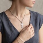 Wit gouden kruis met zirkonia