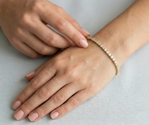 Christian gouden armband met zirkonia