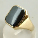 Geel gouden ring met hematiet