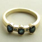 Gouden diamanten en saffieren ring