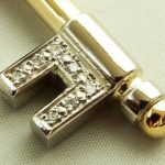 Gouden diamanten hanger sleutel