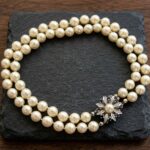 Parel armband met saffier en diamanten slot