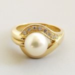 18 karaat gouden ring met parel en diamant