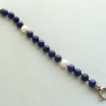 Armband met parels en lapis lazuli
