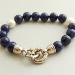 Armband met parels en lapis lazuli