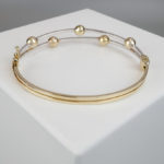 Bicolor slavenarmband met balletjes