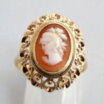 Geel gouden ring met camee