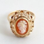 Geel gouden ring met camee