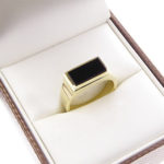 Geel gouden zegelring met onyx