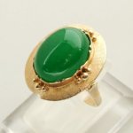 Gouden ring met nefriet