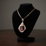 14 karaat gouden ketting en robijn hanger