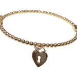 Geel gouden armband met harten hanger