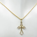 Geel gouden kruis met zirkonia