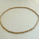 Gouden collier met wit gouden bolletjes