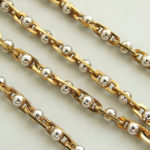 Gouden collier met wit gouden bolletjes