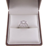 Occasion wit gouden ring met diamanten