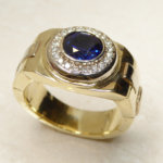 Gouden ring met diamanten en saffier