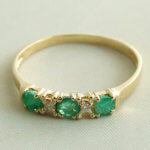 Gouden ring met smaragd en diamanten