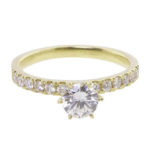 Gouden verlovingsring met diamanten