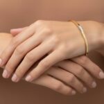 Gouden slavenarmband met diamanten