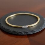 Gouden slavenarmband met diamanten