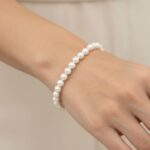 Parel armband met geel gouden slot