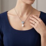 Wit gouden parelcollier met topaas