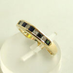 Geel gouden ring met diamant en saffier