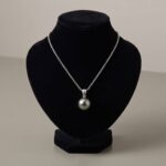 Wit gouden collier met akoya parel