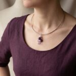 Wit gouden spang met amethist hanger
