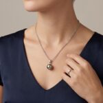 Wit gouden collier met akoya parel