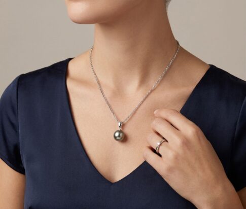 Wit gouden collier met akoya parel