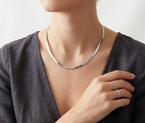 Bicolor gouden omega collier plat