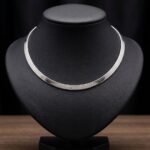 Bicolor gouden omega collier plat