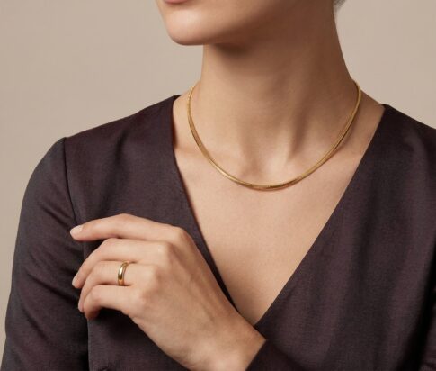 Gouden spang spits collier