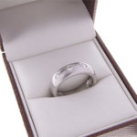 Christian ring wit goud met diamanten