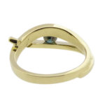 Geel gouden ring met blauwe diamant
