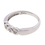 Wit gouden ring met 3 briljanten