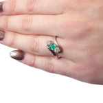 Wit gouden slagring met Colombiaanse smaragd