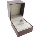 Wit gouden ring met saffier en diamanten