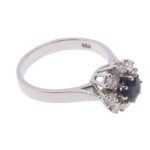Wit gouden diamanten ring met saffier