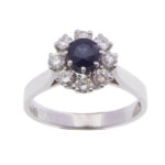 Wit gouden diamanten ring met saffier