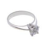 Wit gouden solitaire ring