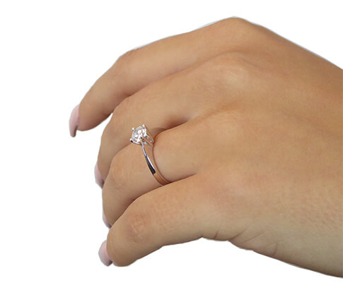 Wit gouden solitaire ring