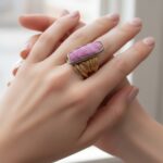 Zilveren ring met ruwe stichtiet steen