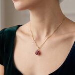 Gouden ketting met robijn hanger