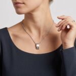 Wit gouden hanger met diamant