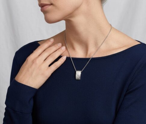 Wit gouden hanger met briljant