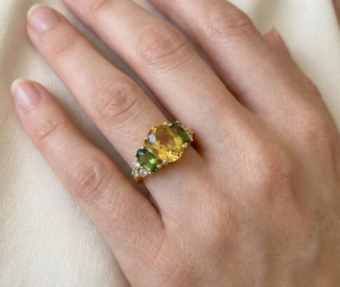 Gouden ring met citrien en smaragd