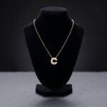 Gouden ketting met C hanger